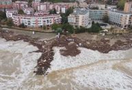Vídeo: Inundações em resort na Bulgária alagam ruas e deixam três mortos