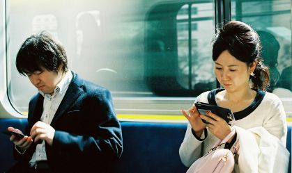 Cidade japonesa aprova lei que limita uso de celular a 2 horas por dia