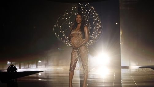 Jasmine Tookes no Victoria's Secret Fashion Show 2025