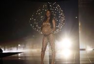 Jasmine Tookes faz história em desfile do Victoria's Secret Fashion Show