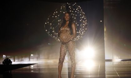 Jasmine Tookes no Victoria's Secret Fashion Show 2025