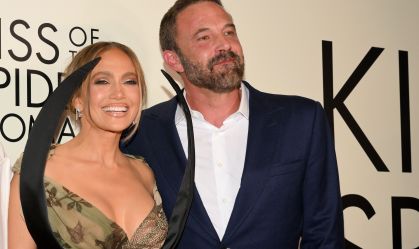 Jennifer Lopez e Ben Affleck posam juntos em tapete vermelho após divórcio