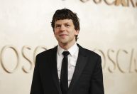 Ator Jesse Eisenberg revela que vai doar um rim a um estranho