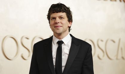 Ator Jesse Eisenberg revela que vai doar um rim a um estranho