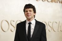 Crise em Hollywood? Jesse Eisenberg explica cidadania polonesa