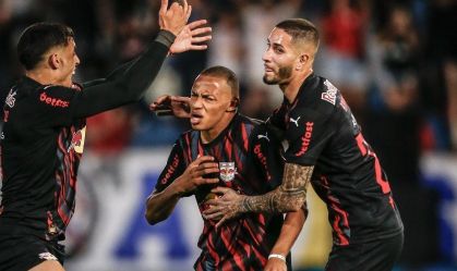 Com arbitragem polêmica e gol no fim, Bragantino vence o Grêmio