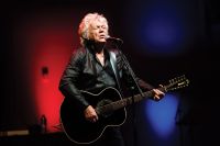 Morre John Lodge, vocalista do Moody Blues, aos 82 anos