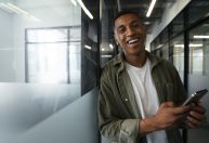 Projeto oferece mais de 60 mil bolsas de estudo para profissionais negros