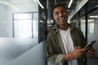 Projeto oferece mais de 60 mil bolsas de estudo para profissionais negros