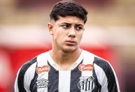 Lateral do Santos é convocado por Portugal e jogará ao lado de filho do CR7