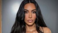 Kim Kardashian lança linha de calcinha que imita pelos pubianos
