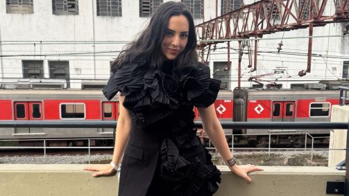 Lara Silva acompanha desfile de Gloria Coelho no SPFW N60