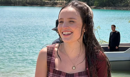 Sem dublê: Larissa Manoela grava cenas de afogamento em "Êta Mundo Melhor!"