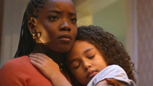 Sofia (Elis Cabral) e Leo (Clara Moneke) em "Dona de Mim"