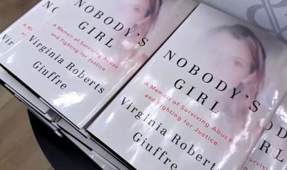 Principal vítima de Epstein afirma que foi abusada por "premiê conhecido"