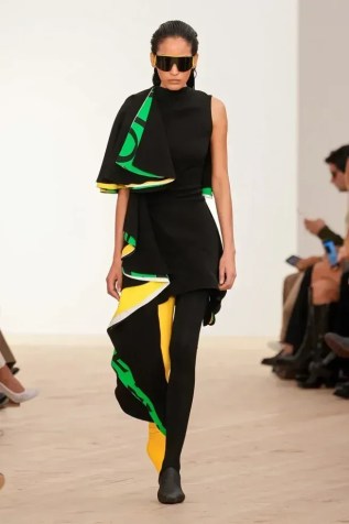 Luana Guimarães participou do desfile da Lowe em Paris • Divulgação
