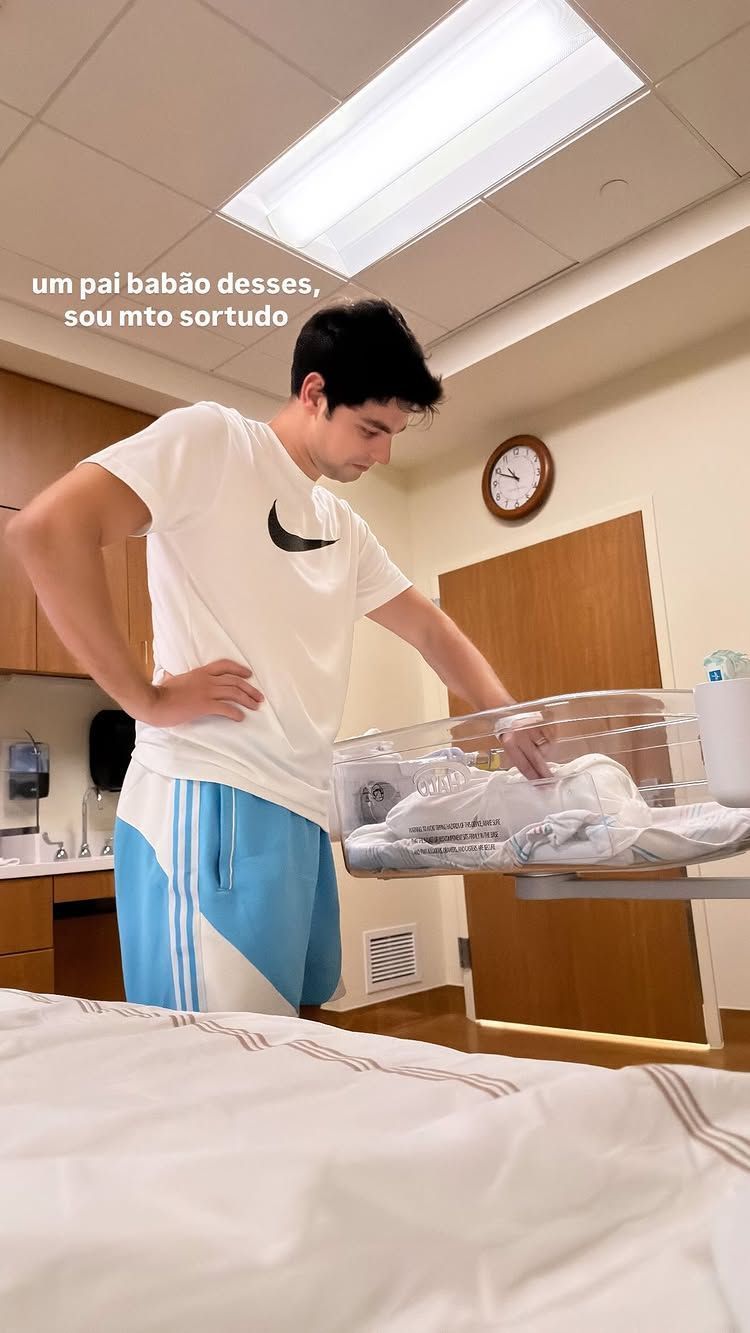 Lucas Bley e a filha, Mia • Reprodução/Instagram
