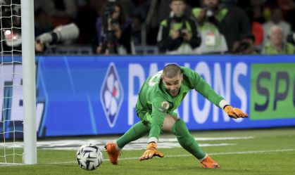 Luis Enrique defende goleiro do PSG em meio às críticas: "Personalidade"