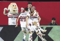 Luciano dá show, São Paulo derrota o Bahia e volta a vencer no Brasileirão