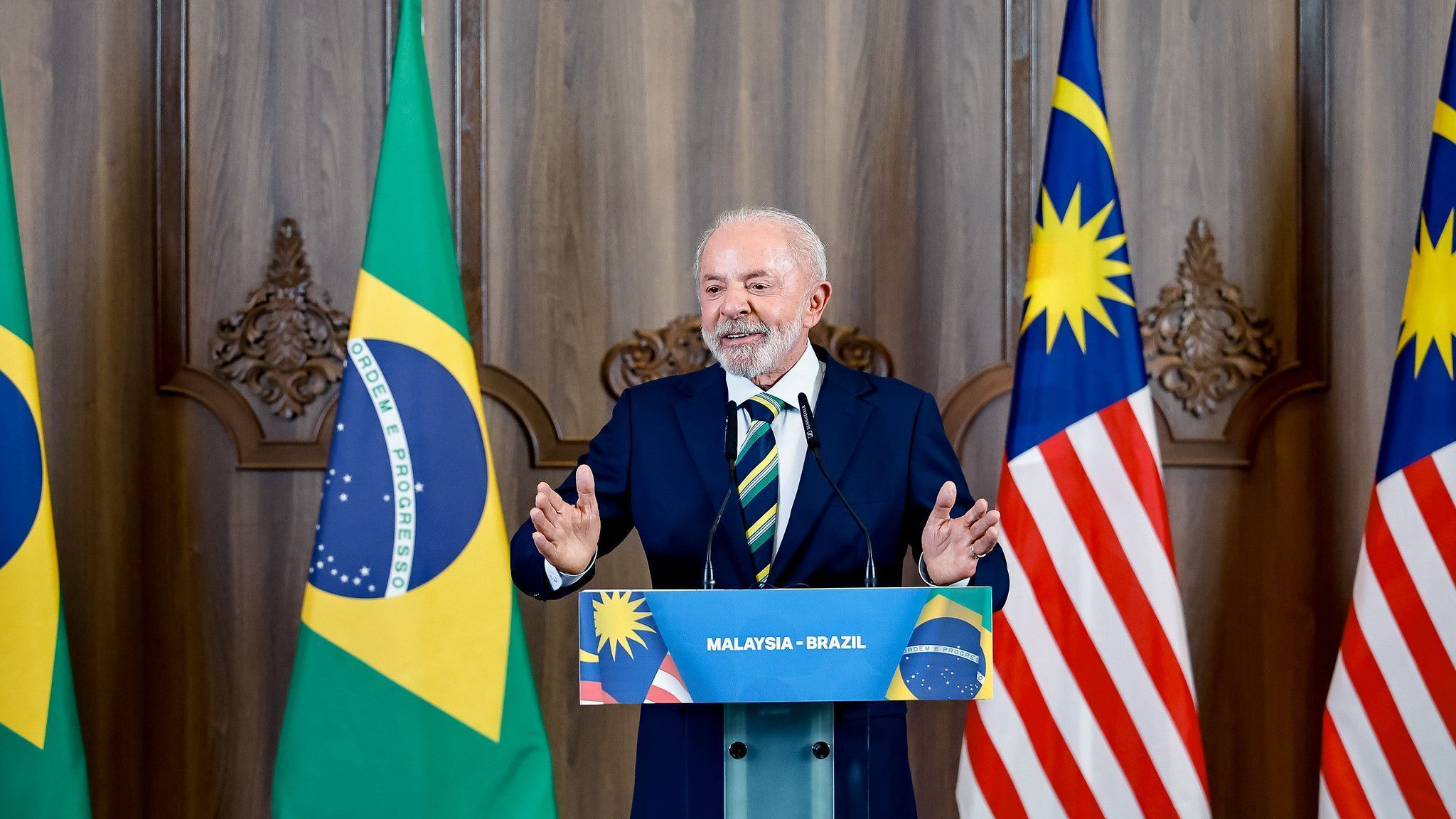 Lula durante coletiva de imprensa em Kuala Lampur, Malásia