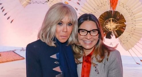 Imagem de destaque do post: Em Paris, Janja se encontra com Brigitte Macron em exposição sobre Amazônia