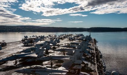 EUA enviam maior porta-aviões do mundo para perto da Venezuela