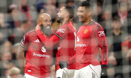 Com gols brasileiros, Manchester United vence Brighton e embala no Inglês