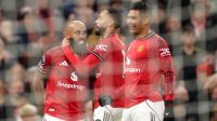 Com gols brasileiros, Manchester United vence Brighton e embala no Inglês