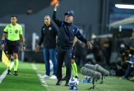 Mano Menezes e Alex Santana se desentendem em Santos x Grêmio; veja