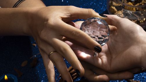 Veja os mitos sobre os principais rituais amorosos