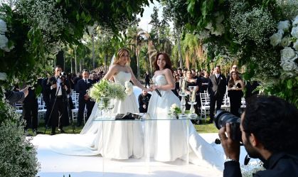 Famosos vão ao casamento de Mari Fernandez e Júlia Ribeiro