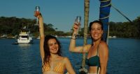 Ex-"Malhação", Marina Moschen é pedida em casamento por Emília Sauaia