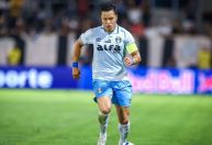 Marlon dispara contra arbitragem e desabafa: "Grêmio está sendo roubado"