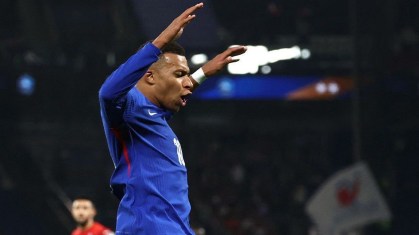 Kylian Mbappé comemorando seu gol contra o Azerbaijão, pelas Eliminatórias