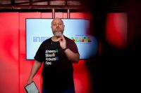 MEC lança videoaulas de redação para o Enem em parceria com o YouTube