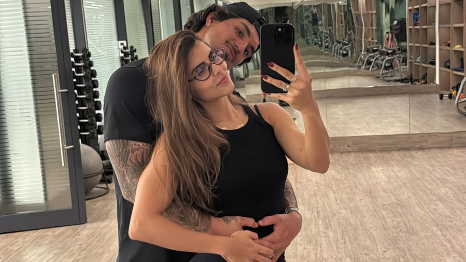 Gabriel Medina namora a influenciadora Isabella Arantes