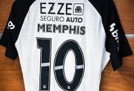 À CNN, vice do Corinthians se defende após "escândalo das camisas"