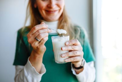 Por que a mulher sente mais fome na menopausa? Entenda