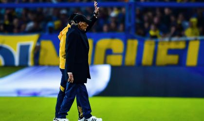 Jogo do Boca Juniors é interrompido após morte de Miguel Ángel Russo; veja