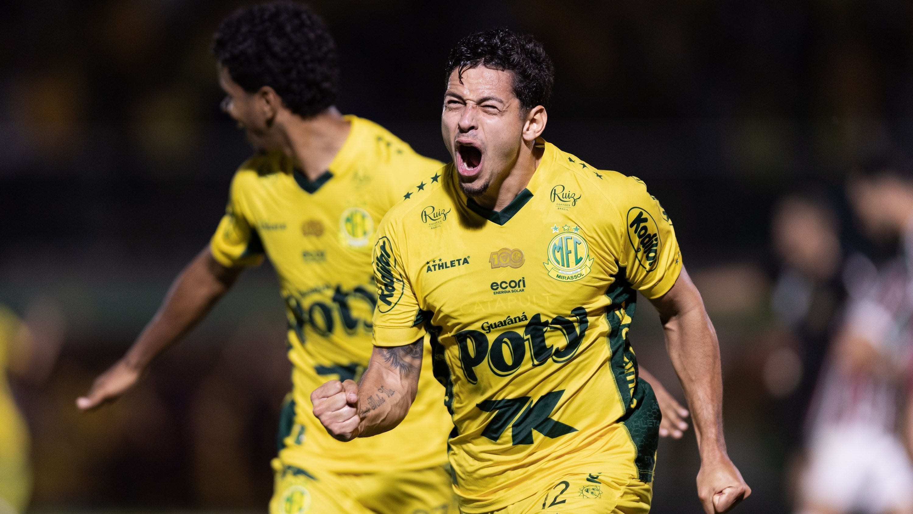 Jogadores do Mirassol comemoram gol contra o Fluminense