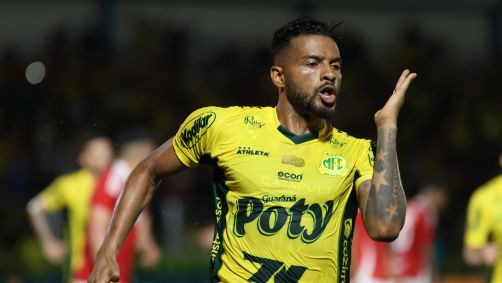 Reinaldo comemora gol do Mirassol contra o Inter