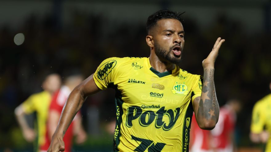 Reinaldo comemora gol do Mirassol contra o Inter