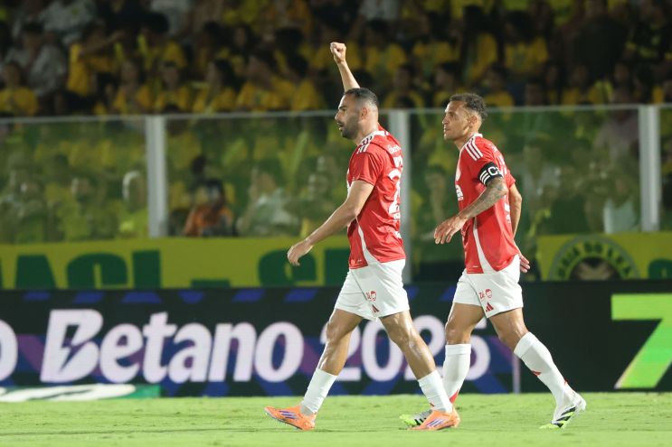 Thiago Maia comemora gol contra o Mirassol