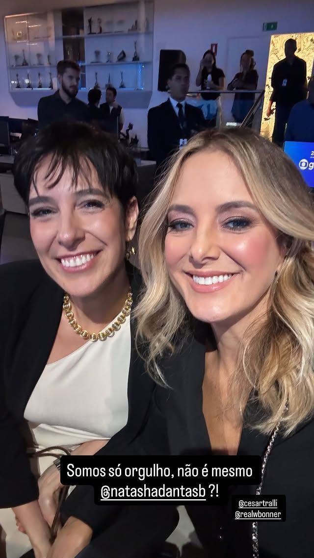 Ticiane Pinheiro e Natasha nos bastidores do "JN" • Reprodução/Instagram