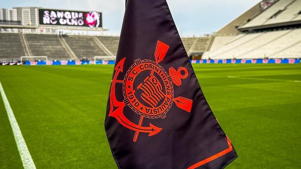 Bandeirinha de escanteio do Corinthians na Neo Química Arena