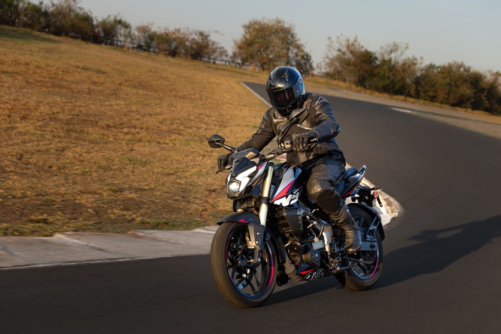 Nova Bajaj Dominar NS400Z