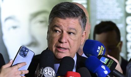 Presidente da CPMI do INSS diz ser "urgente" convocar irmão de Lula