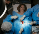 "Vale Tudo": Debora Bloch mostra bastidores da cirurgia de Odete Roitman