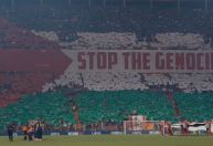 Torcida do Galatasaray realiza ato pró-Palestina em jogo da Champions; veja