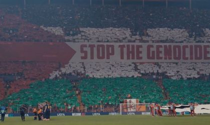 Torcida do Galatasaray realiza ato pró-Palestina em jogo da Champions; veja